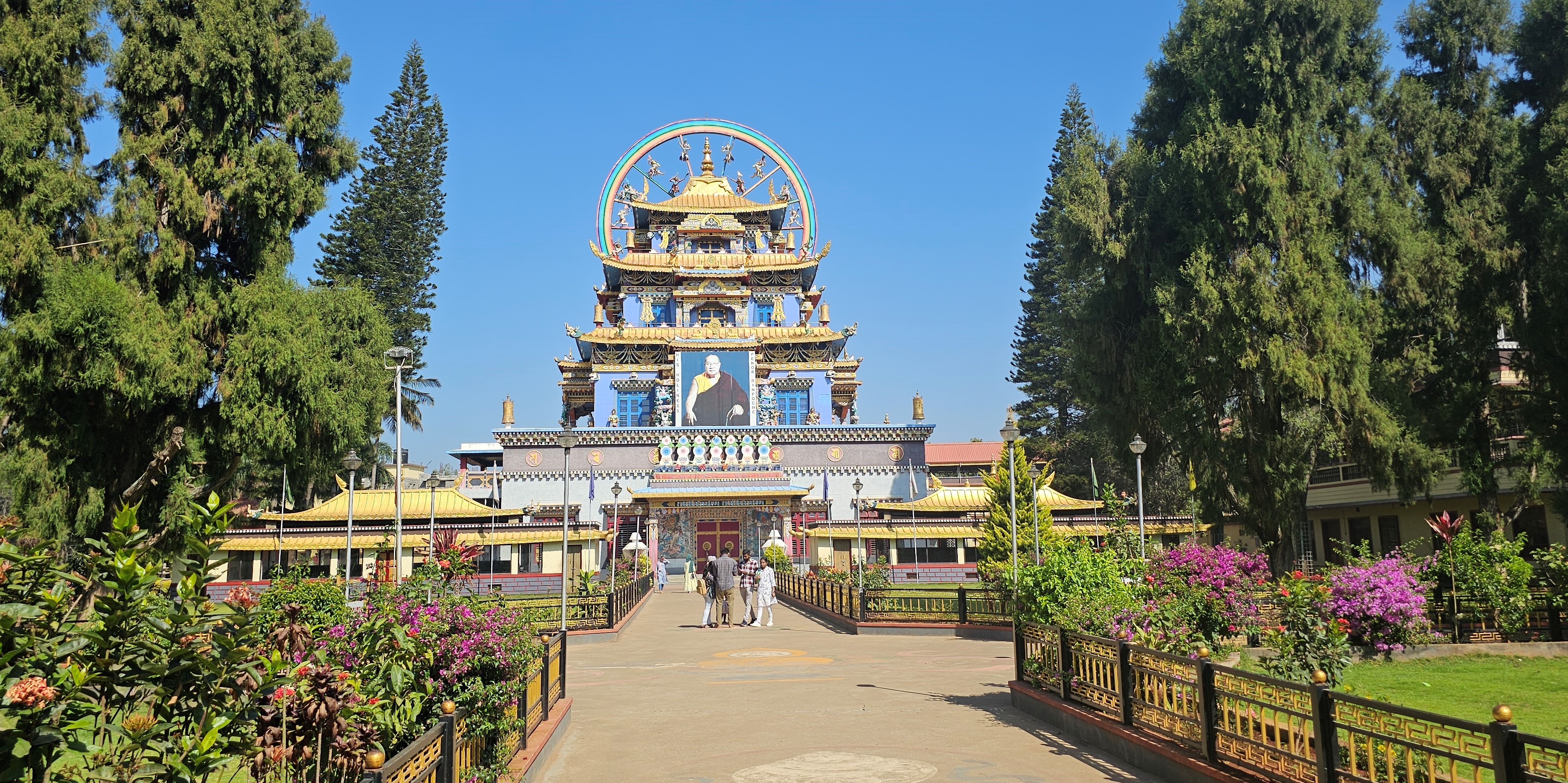 Coorg: Namdroling Monastery (Golden Temple)