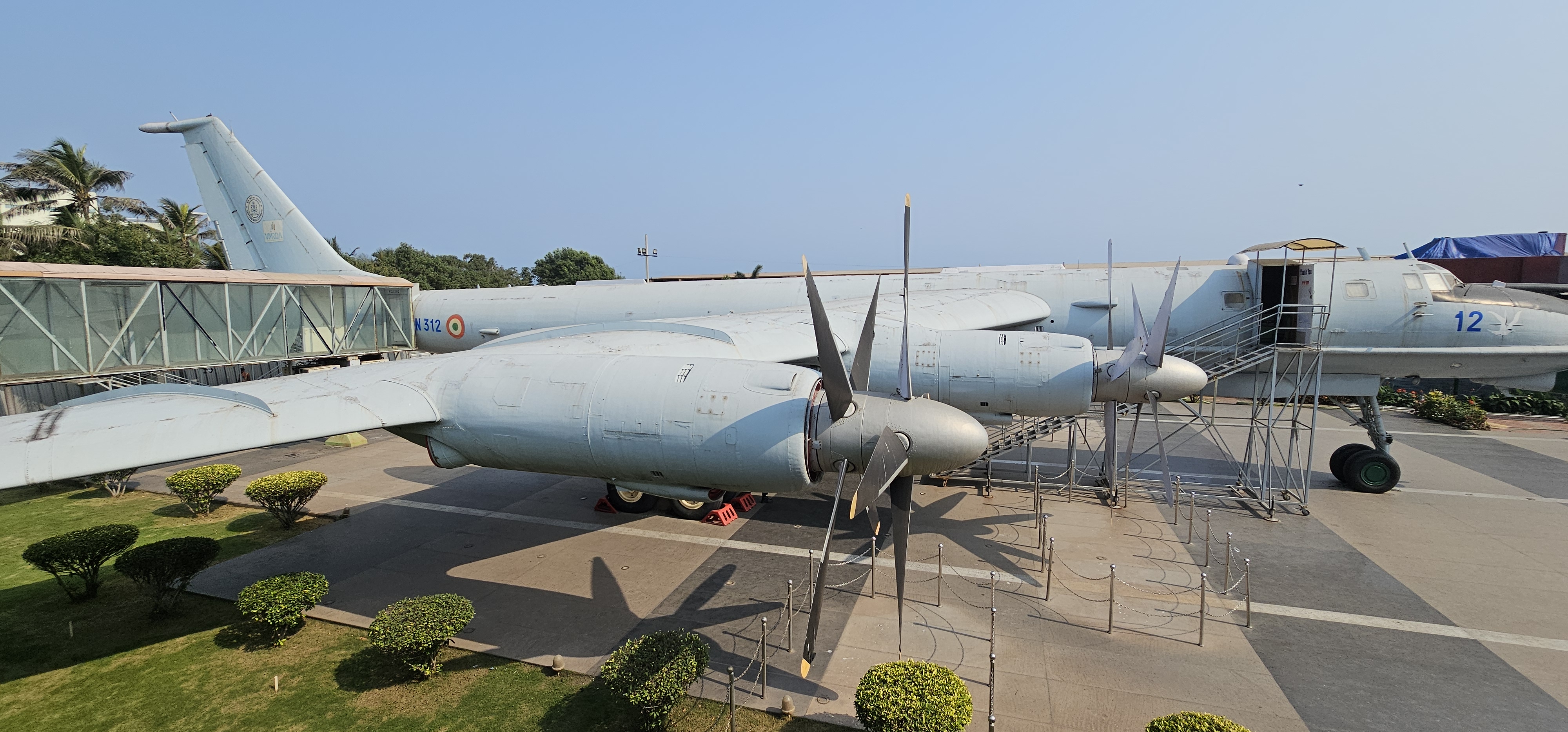 A TU 142 Repülőgépmúzeumot 2017 decemberében avatták fel, amikor ez a repülőgép hivatalosan nyugdíjba vonult.<br />29 évig szolgált az indiai haditengerészetnél, és 30 000 órányi balesetmentes repüléssel rendelkezett 2017. március 29-ig.<br />