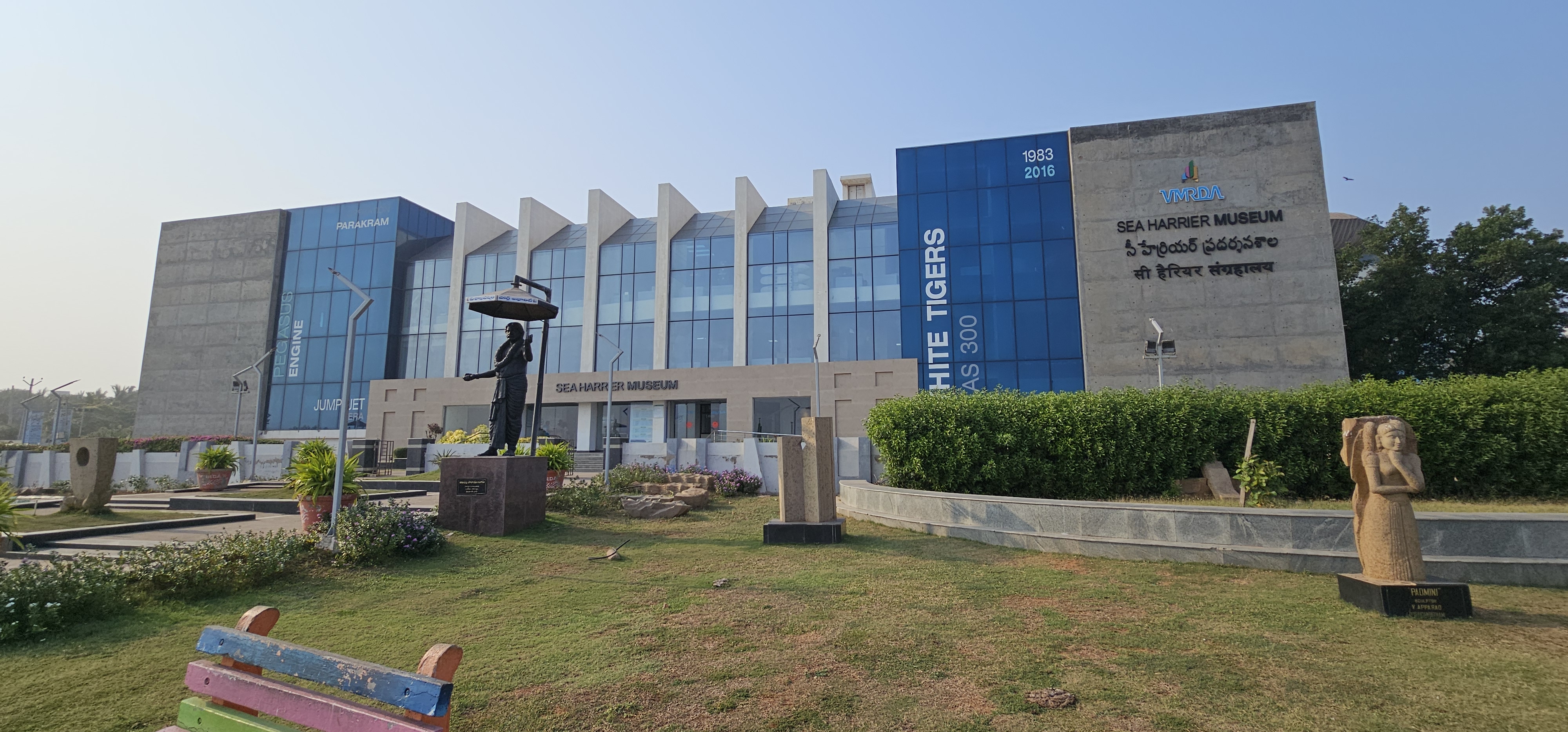 A Sea Harrier múzeum teljes egészében ennek a repülőgéptípusnak, és az indiai fegyveres erőkben betöltött szerepének van szentelve.