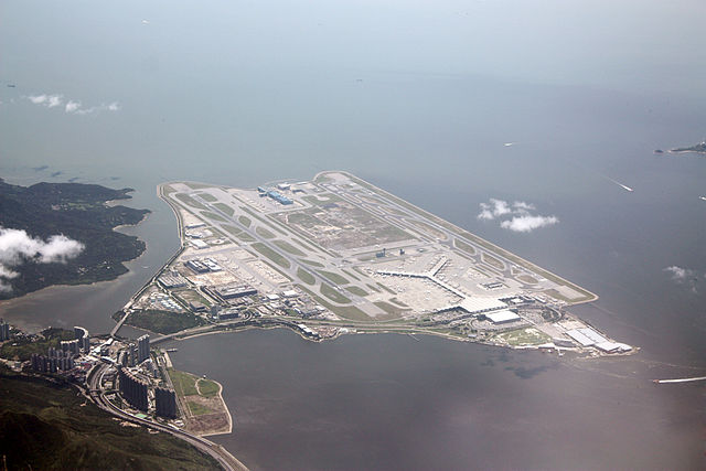 640px-A_bird's_eye_view_of_Hong_Kong_International_Airport.JPG