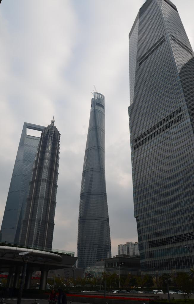 kozepen a shanghai Tower