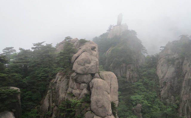 Huangshan-in-fog.jpg