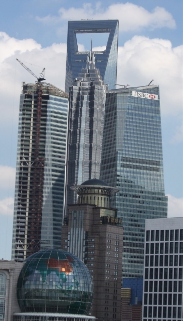 Versenyző felhőkarcolók Shanghaiban.jpg