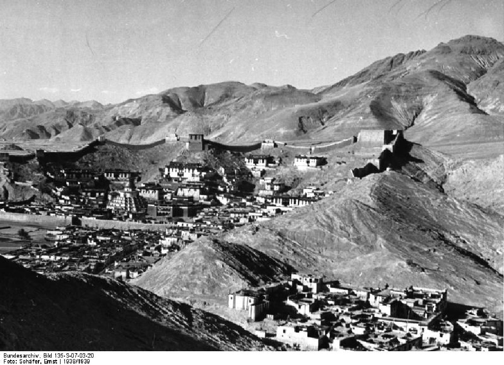 A régi városfal egy 1938-as képen