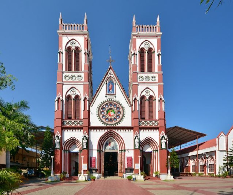 Jézus Szent Szíve-bazilika (Basilica of the Sacred Heart of Jesus) a gótikus újjászületés keleti példánya. Ritka ólomüveg paneleket tartalmaz, amelyek Krisztus életének eseményeit és a katolikus egyház szentjeit ábrázolják. 1902-ben kezdték meg a templom építését, 1907-ben szentelték fel.<br />