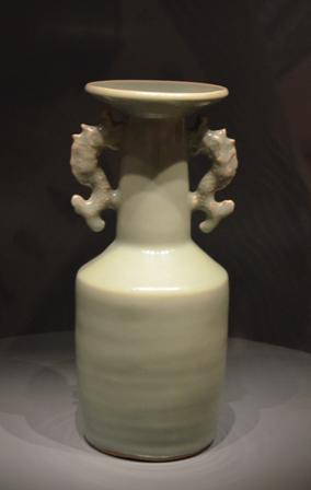 celadon vase-Song Yuan dinasty.JPG