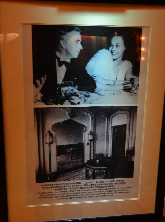 1936 márciusában Charlie Chaplin és barátnője Paulette Goddard a spanyol lakosztályban szálltak meg