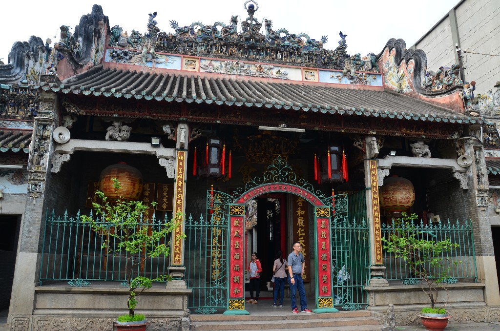 Thien Hau Templom, a város kínai negyedében, Cholonban, 1760-ban alapították kantoni bevándorlók. Thien Hau istennőnek szentelték aki hitük szerint megmenti a nyílt tengeren bajban lévő embereket. 