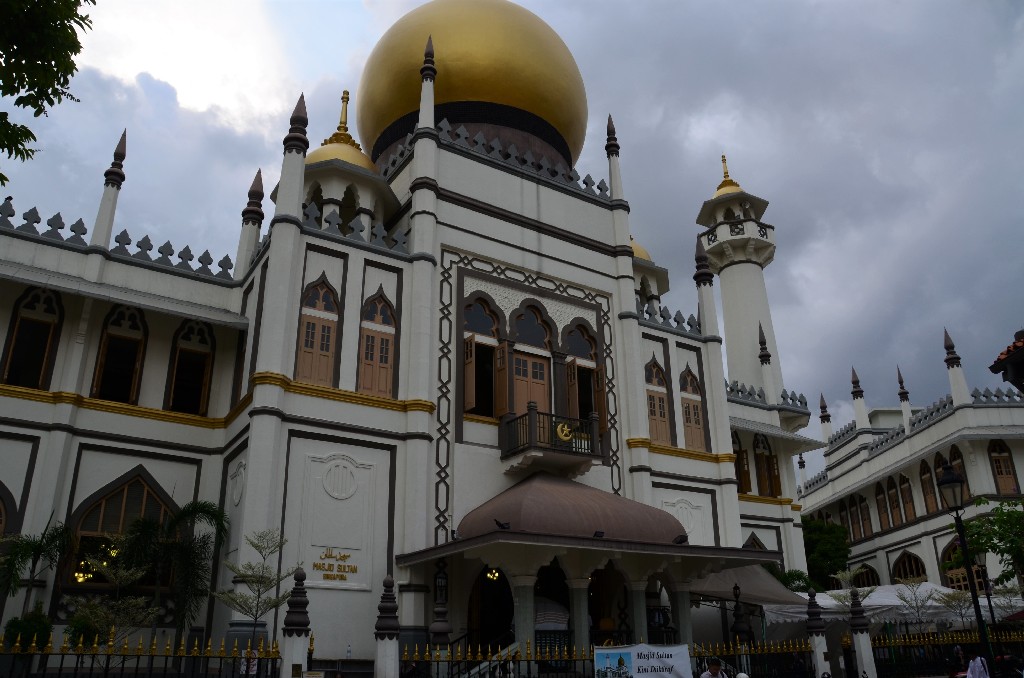 Sultan Mosque ( Masjid Sultan)<br />A mecsetet 1824-ben építették Husszein Shah szultánnak, Szingapúr első szultánjának.<br />1932-ben, Denis Santry és a Swan and Maclaren, Szingapúr legrégebbi építészeti cége újjáépítették.