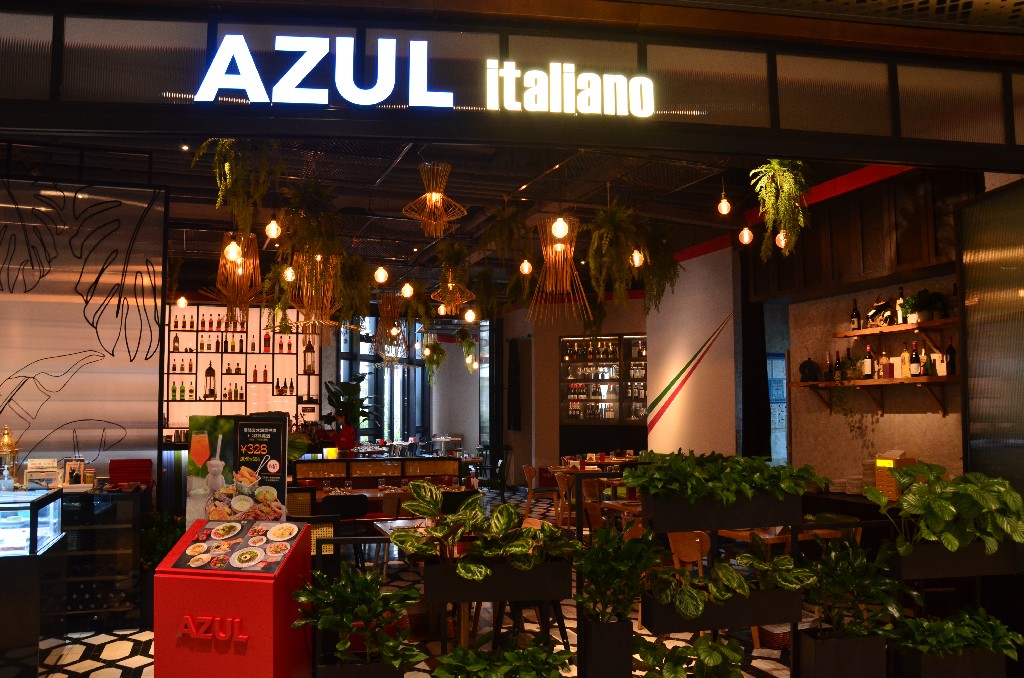 Az olasz AZUL, közel 20 éve népszerű Sanghajban, melyet az Azul és Colca mögött álló latin-amerikai csoport vezet. A cél nem a hagyományos olasz ételek felszolgálása, hanem olyan kreatív ételek bevezetése, amelyek jobban megfelelnek a kínai szájíznek.
