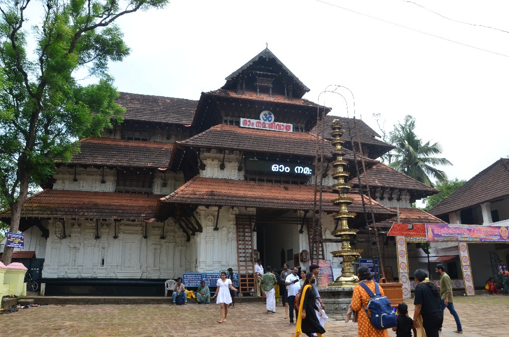 Thrissur: Vadakkumnathan, egy ősi hindu templom, amelyet Shivának szenteltek.