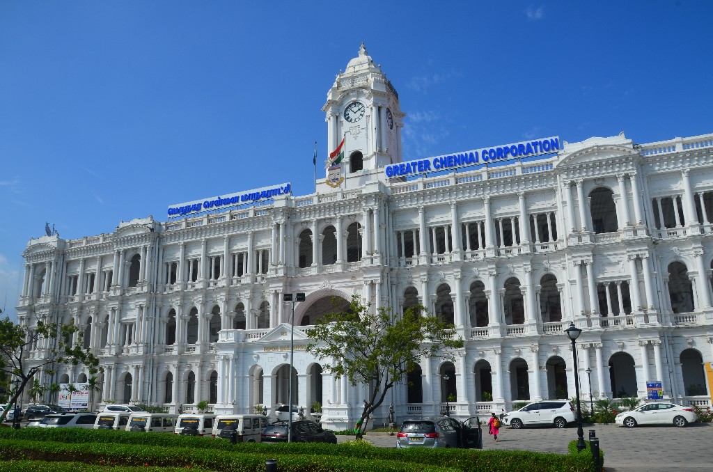 A Ripon Building a Greater Chennai Corporation székhelye és központja. A neoklasszikus építészet példája, a jón és a korinthoszi stílusok kombinációja. Az alapkövet Lord Minto, India alkirálya tette le 1909. december 11-én.<br />A hófehér épület a központi pályaudvar közelében található.<br />