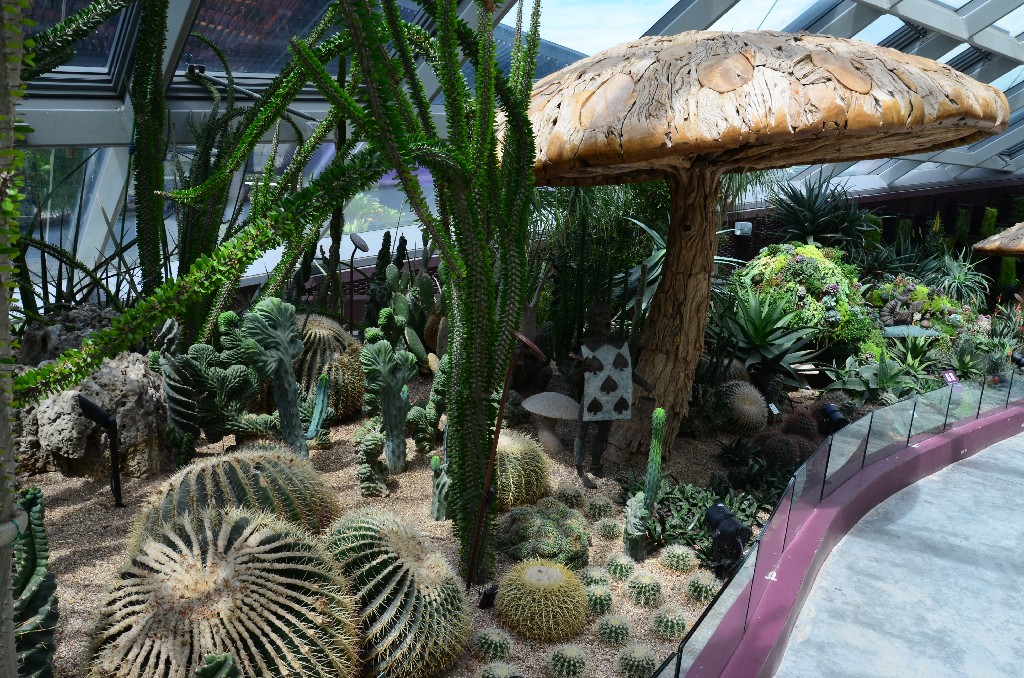 Flower Dome üvegház, melyben a világ minden tájáról összegyűjtött növények láthatóak, kb. 220 000 példány