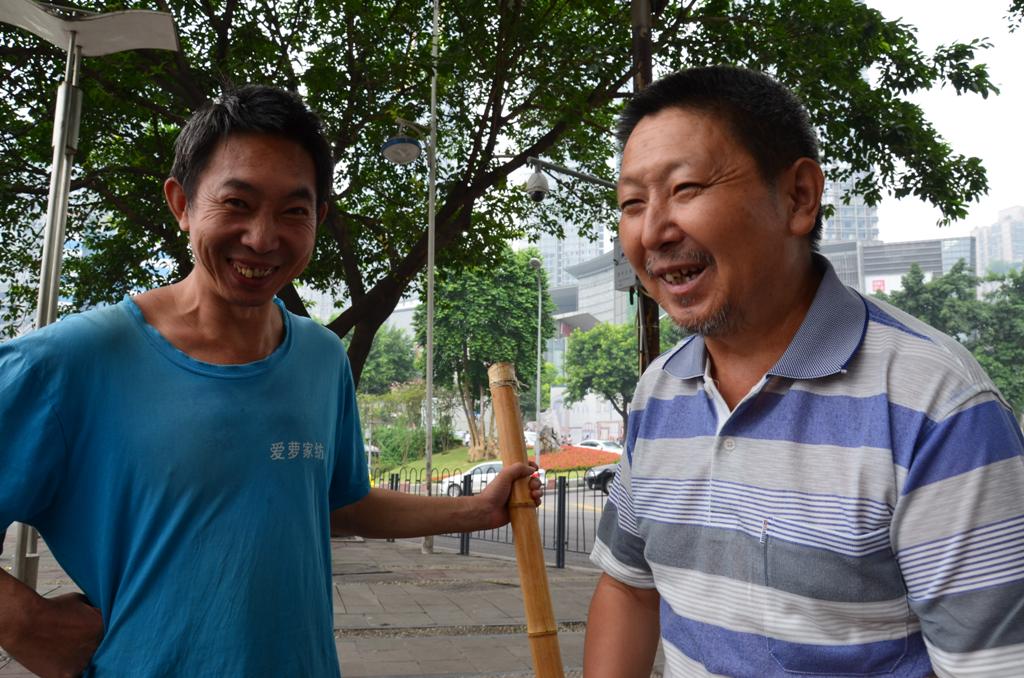 amikor leultem megnezni a terkepet, kivancsian korem gyultek, neztek ok is a terkepet (nem mintha ertettek volna) es kerdezgettek mit keresek?