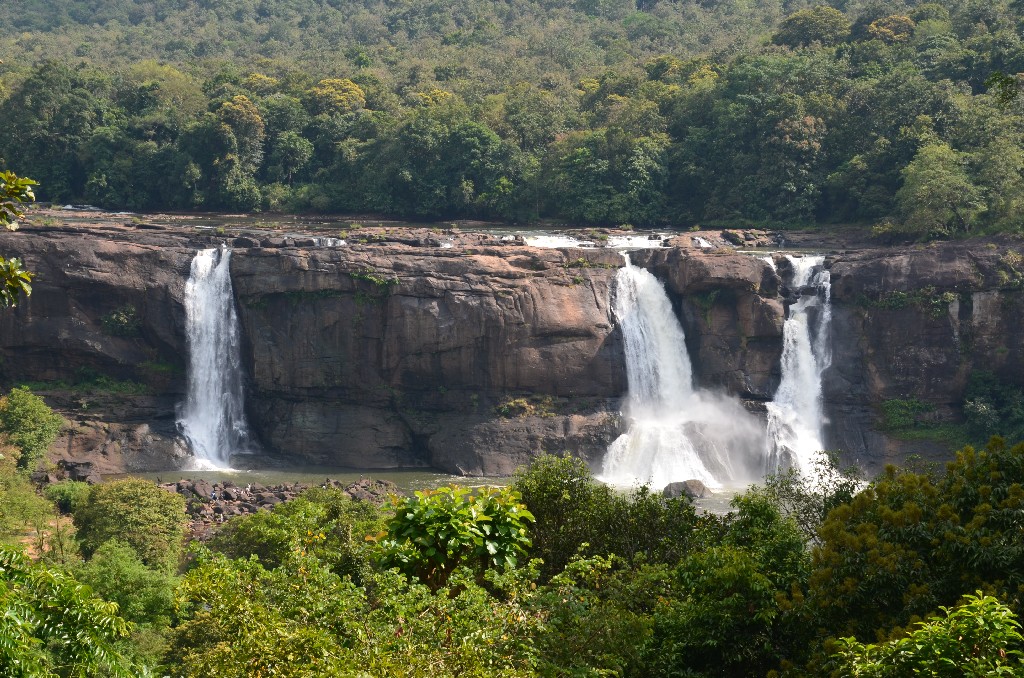 Athirappilly Waterfalls, Kerala legnagyobb vízesése