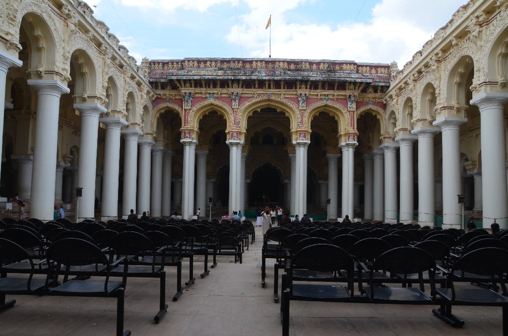 Madurai: A Thirumalai Nayak Palace egy 17. századi palota, amelyet 1636-ban Tirumala Nayaka király, a Madurai Nayaka dinasztiájának királya emelt.