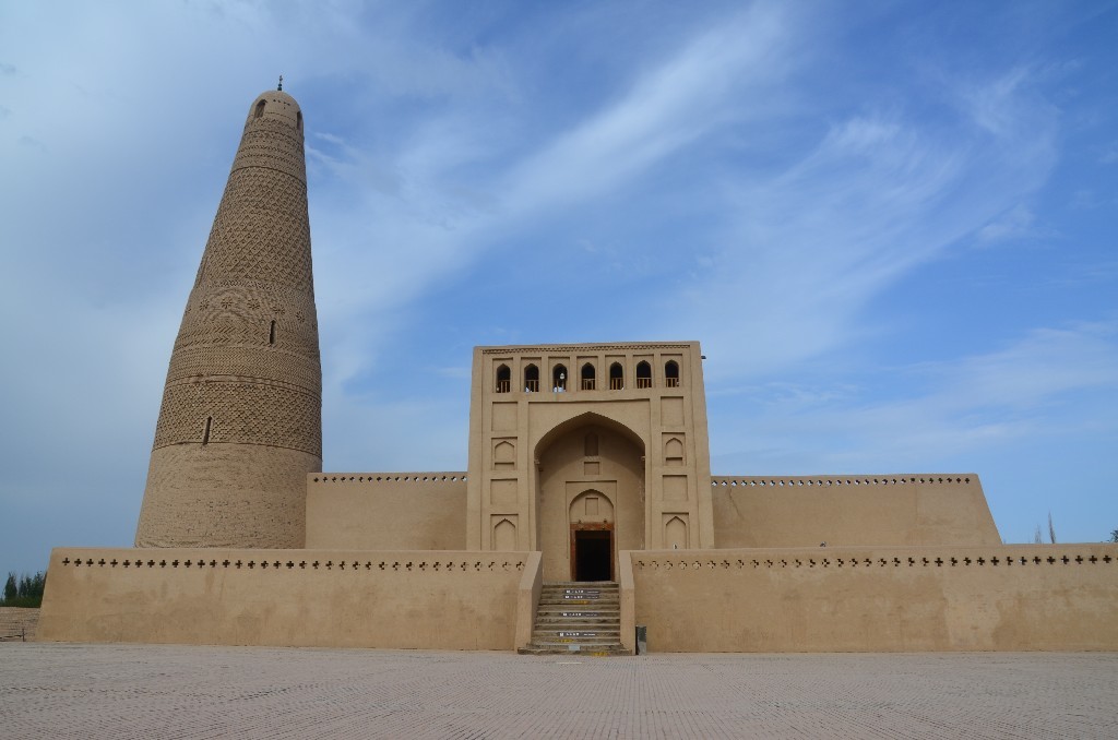 A minaret az ujgur mecset északkeleti sarkán található.