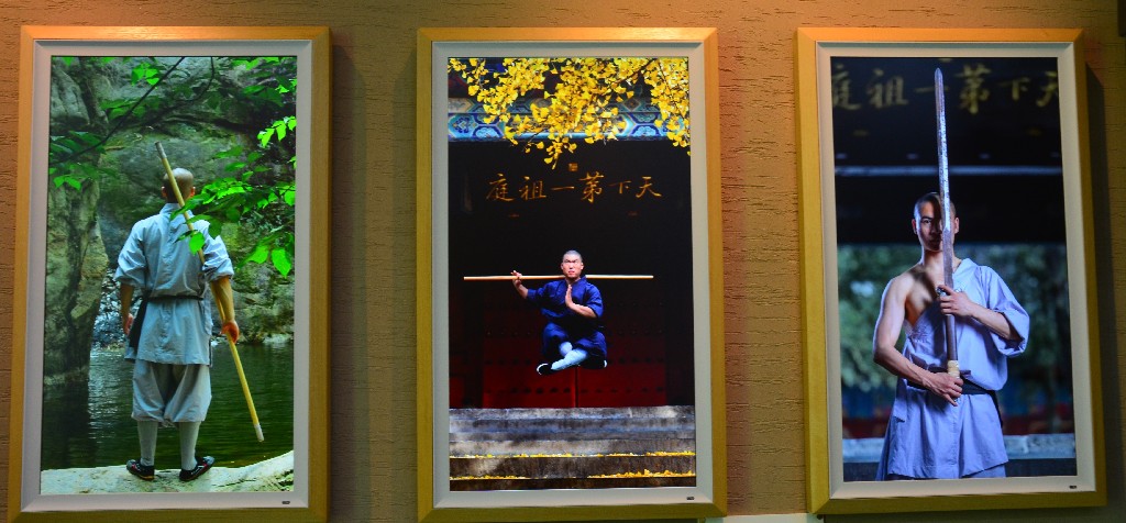 A Shaolin kultúra fő pillérei a chan buddhizmus (禅 Chán), a harcművészetek (武 wǔ), a buddhista művészet (艺 yì) és a hagyományos kínai orvoslás (医 yī). A Shaolin kulturális örökség még ma is a mindennapi templomi életet alkotja. Számos híresség, politikai személyiség, jeles szerzetesek, buddhista tanítványok és sok más ember érkezik a templomba látogatóba, zarándoklatokba és kulturális csereprogramokba. Ezenkívül a hivatalos tengerentúli Shaolin kulturális központok és külföldi tanítványok munkájának köszönhetően a Shaolin-kultúra a kínai kultúra jellegzetes szimbólumaként és értékes szellemi márkájaként terjed az egész világon.<br />