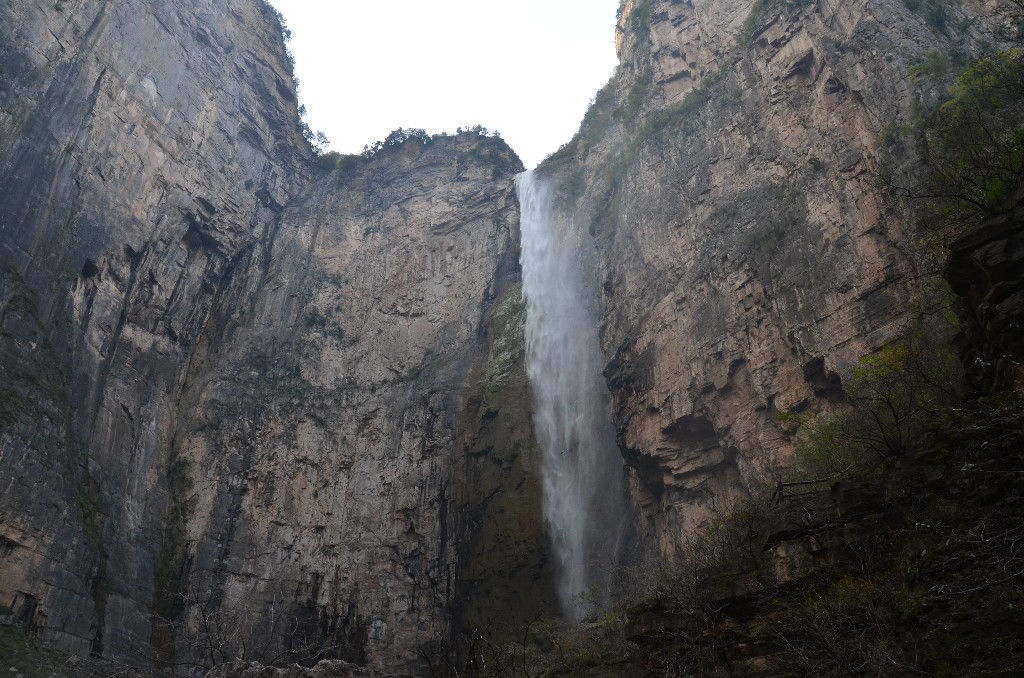  Ez Kína legmagasabb vízesése, 314 méter magas.