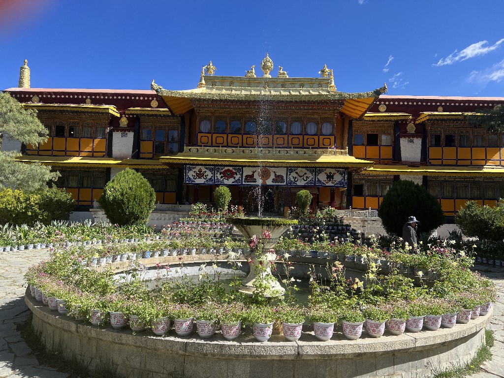 Takten Migyur Phodrong – A legelegánsabb palota aranytetővel