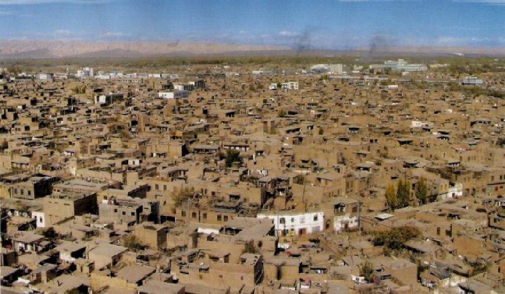 Kashgar óvárosa 2009 előtt<br />Kép forrása: https://www.farwestchina.com/travel/kashgar/old-city/