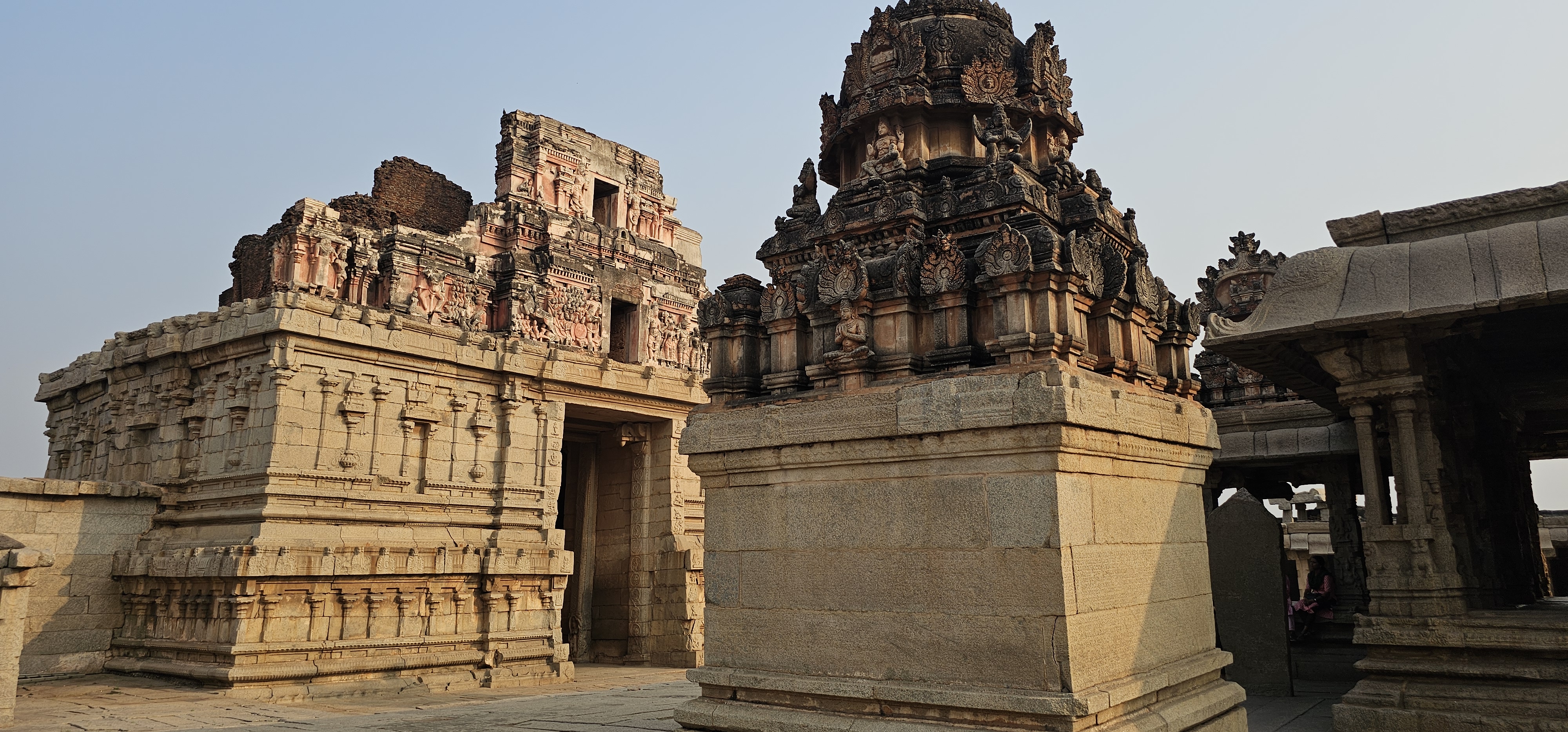 A felállított fő bálvány Balakrishna, (Krisna isten csecsemőként) alakja volt. Ez a bálvány ma a chennai állami múzeumban látható. A templom udvarán elhelyezett hatalmas tábla a templom és Ulkala meghódításának történetét meséli el.