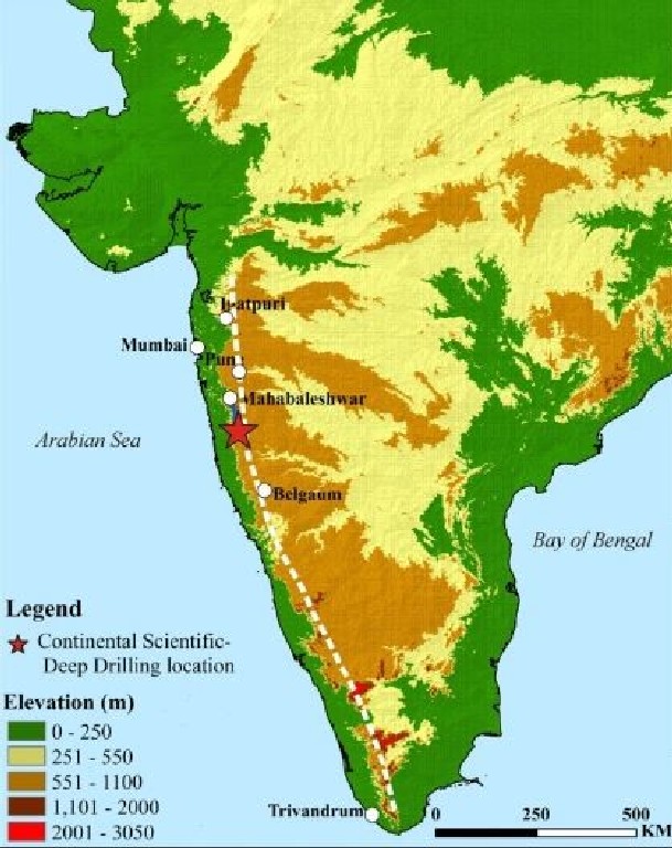 A Himalájánál idősebb Nyugati-Ghátok hegyvonulat Kerala, Tamil Nadu, Karnataka, Goa, Maharastra és Gujarat államokon halad keresztül. Magashegyi erdei ökoszisztémája befolyásolja az indiai monszunt és enyhíti a régió trópusi klímáját. Egyike a világ nyolc nagy biodiverzitás-gyűjtőjének: több mint 5000 virágos növény faj, 139 emlősfaj, 508 madár- és 179 kétéltűfaj (65% endemikus), 157 hüllőfaj (62% endemikus), 219 halfaj (53% endemikus) otthona. Legalább 325 veszélyeztetett faj él a Nyugati-Ghatokban, ezek közül 129 faj sebezhető, 145 veszélyeztetett és 51 kritikusan veszélyeztetett. 