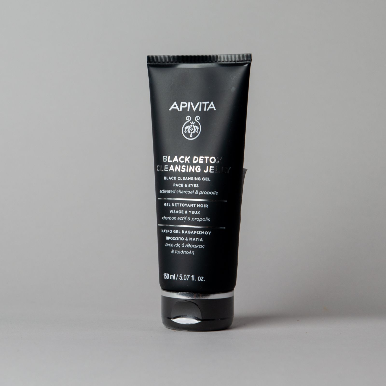 apivita_black_detox_cleanser_150_ml-fekete-szenes-arctisztito.jpg