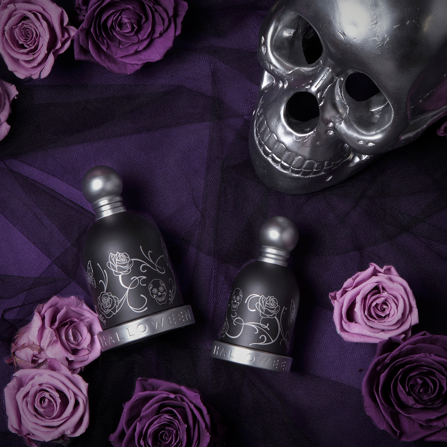 Nézegetnél tetovált parfümösüveget a polcodon? Nyerd meg te a Halloween Tattoo illatpárt!