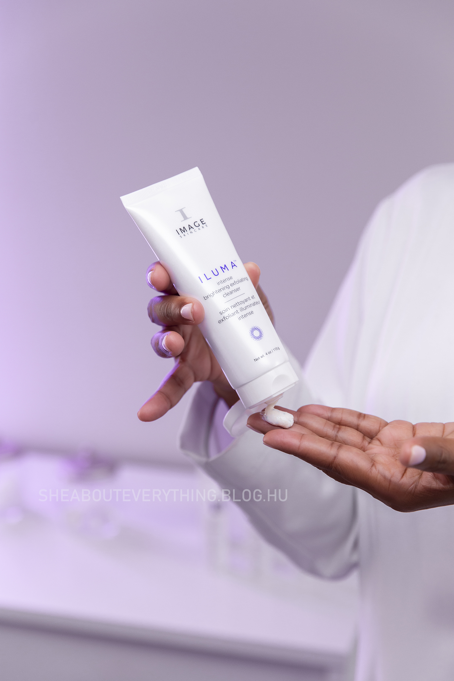 iluma-intense-brightening-exfoliating-cleanser-szepsegblog.jpg