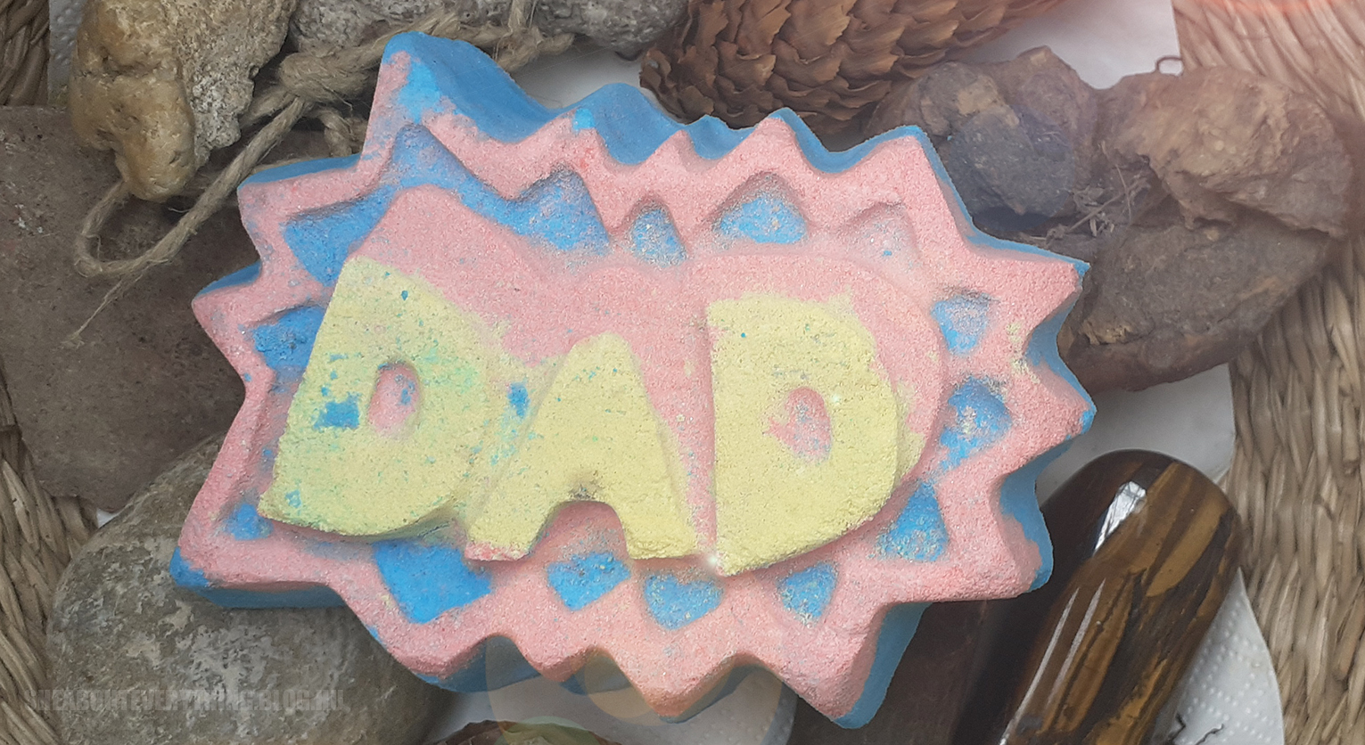 lush-apaknapja-fathersday-dad-bathbomb-furdobomba.jpg