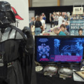 Darth Vader a Sherlock Holmes standnál menőzött