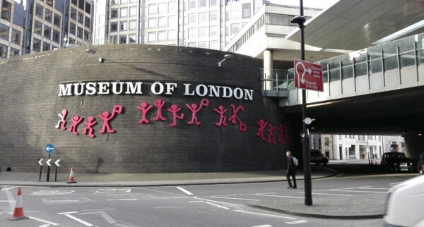 london-museum-pink-danceing-men.jpg