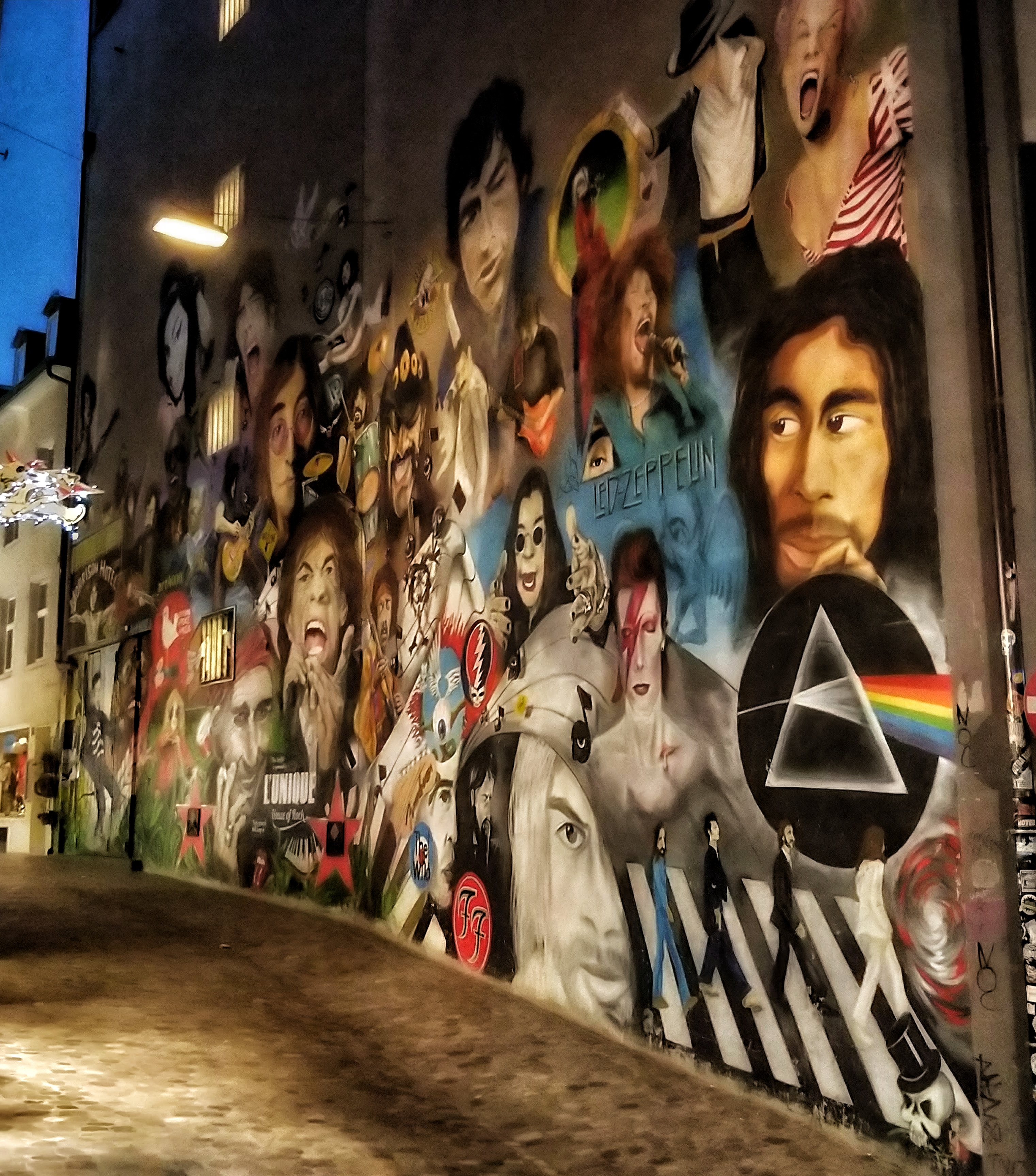 Egy kis bázeli street art a legnagyobb rockerekről