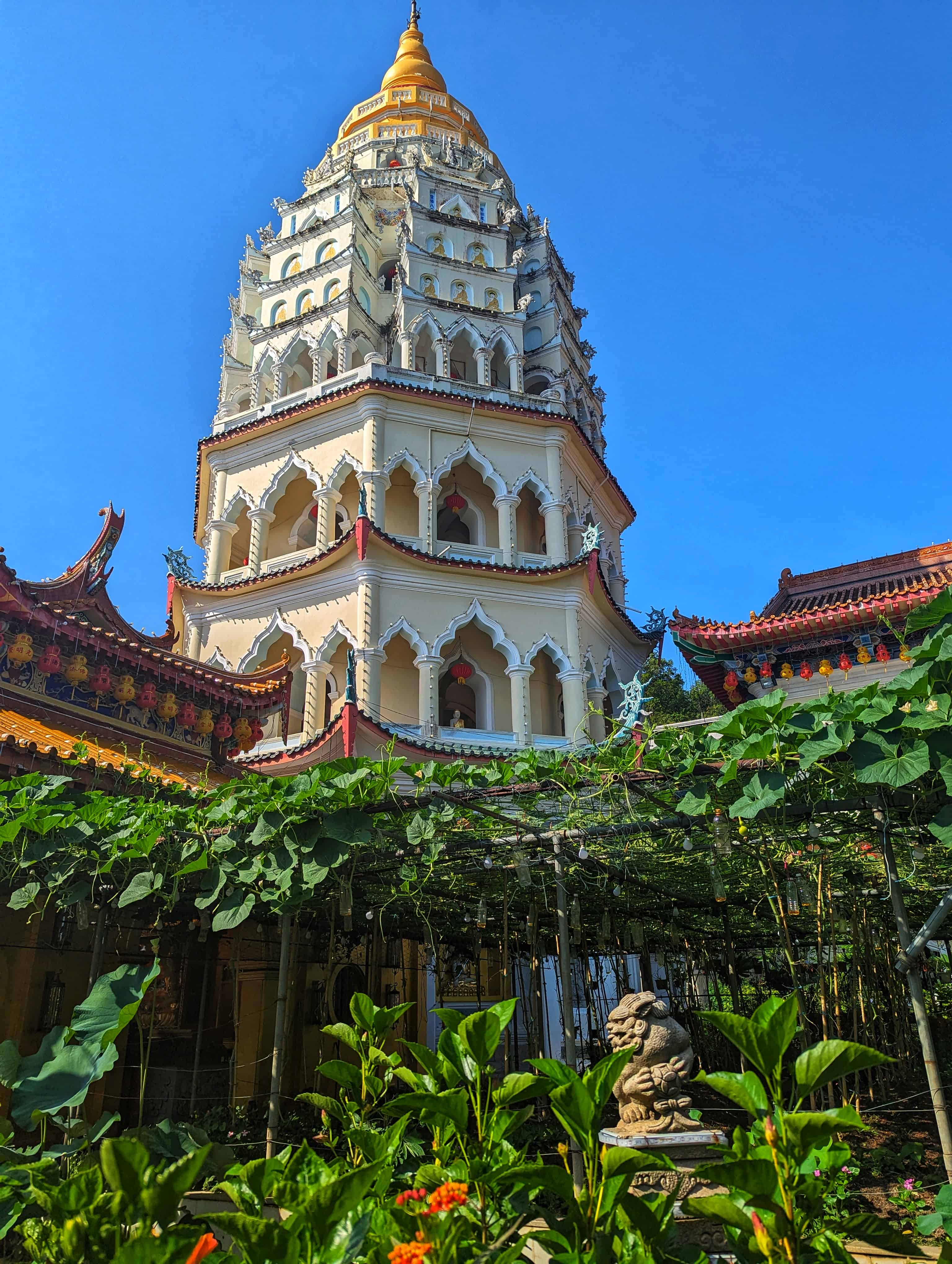 A híres három stílusban épült pagoda.