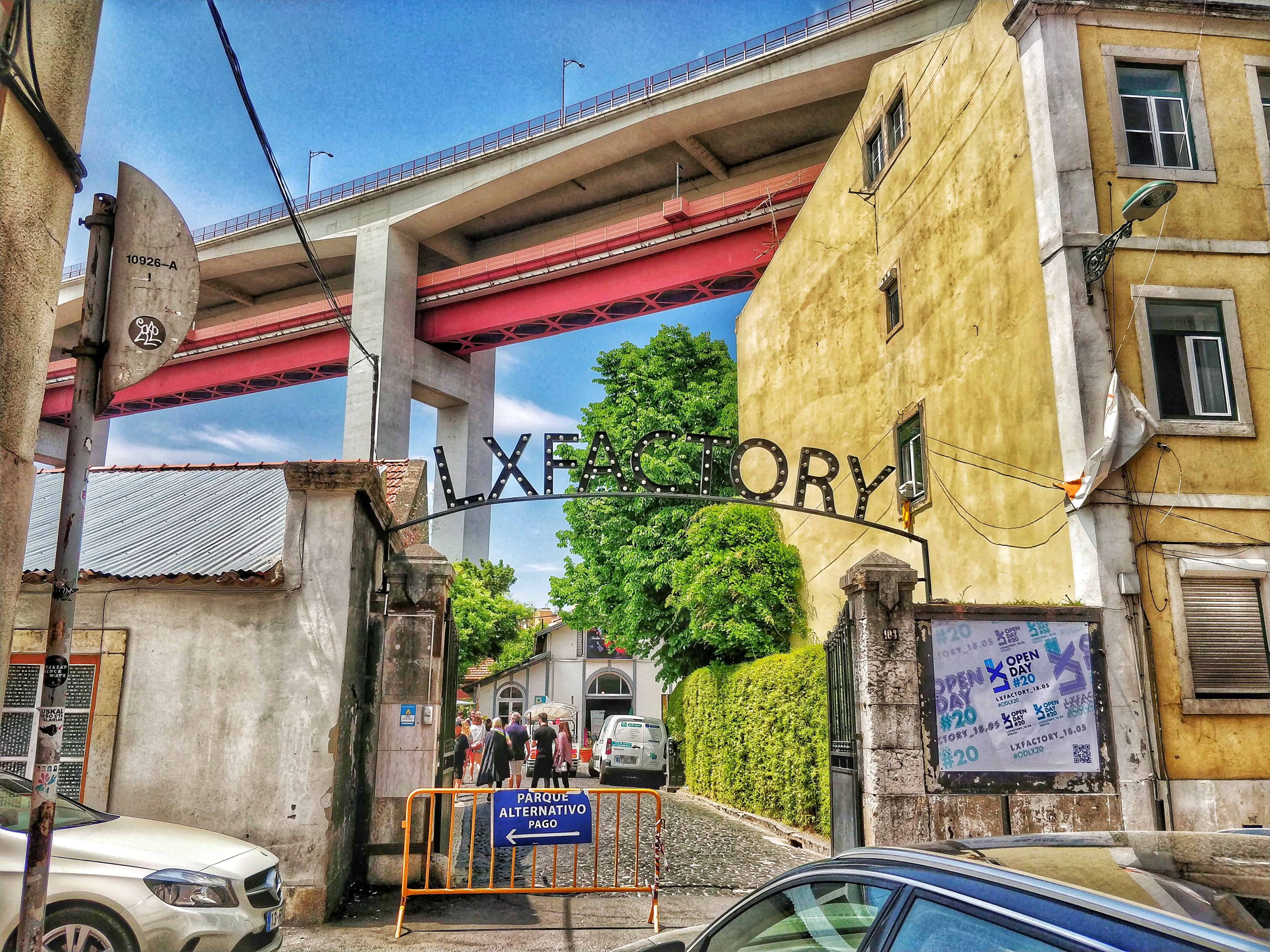LX Factory, a hippi város főbejárata