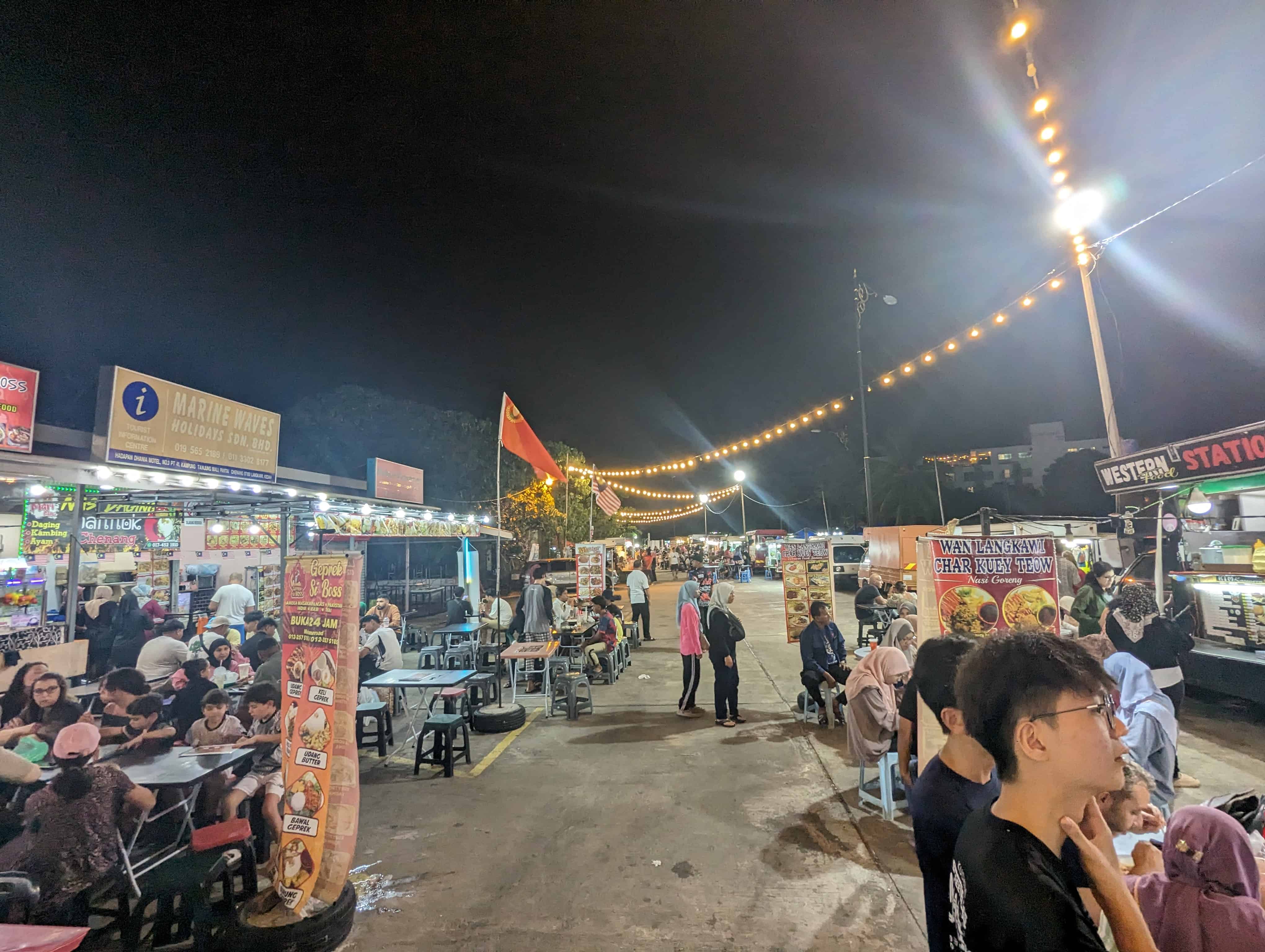 Pantai Cenang night market
