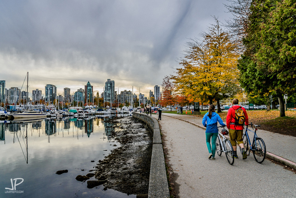 cyclist_in_stanley_park_vancouver_british_columbia_canada.JPG