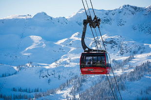 Lebegés a hegycsúcsok között a Peak 2 Peak Gondolával