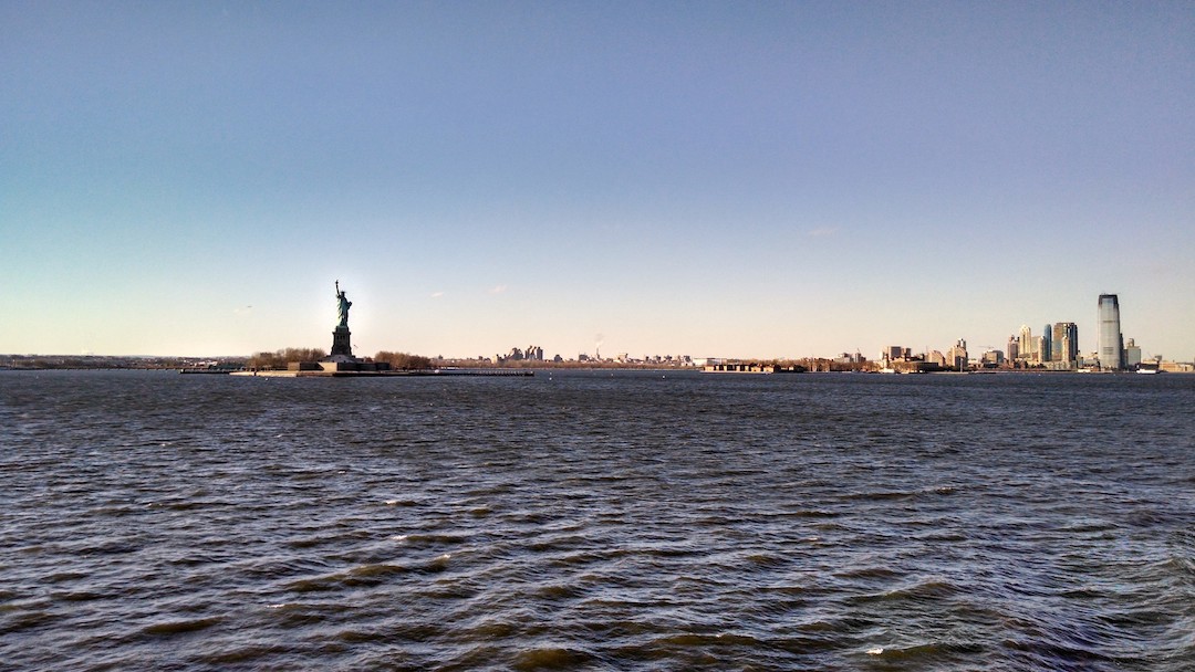 A Szabadság-szobor a Staten Island Ferryről nézve