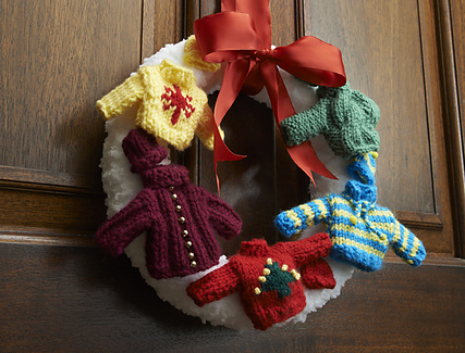 Cuki pulcsis, a gyerekek örülhetnek neki:<br />http://www.ravelry.com/patterns/library/holiday-sweater-wreath
