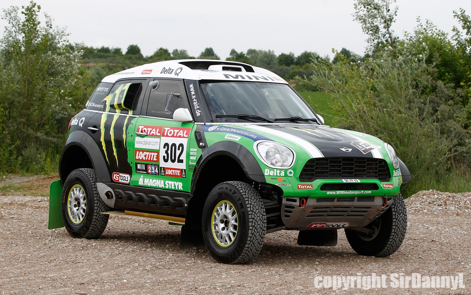 2013-Mini-Countryman-S-ALL4-John-Copper-Works-Monster-Energy-Dakar-Rally-vehicles-image-4.jpg
