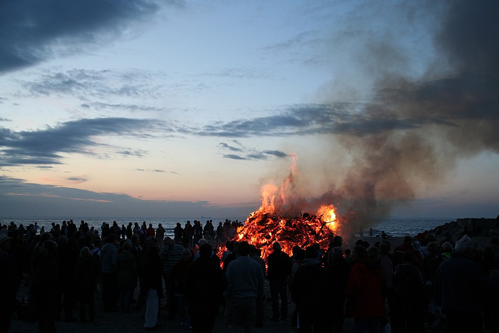 1024px-sankt_hans_hornb_k_strand_2012_4.jpg