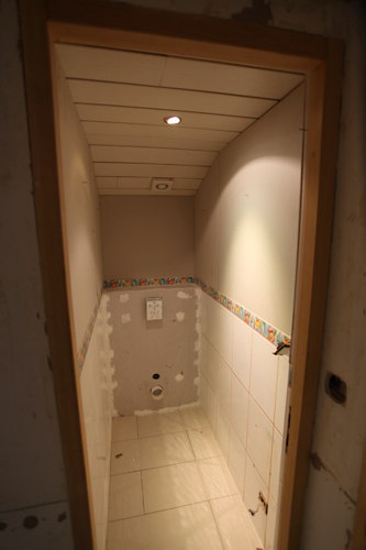 001 France Bathroom 2.jpg