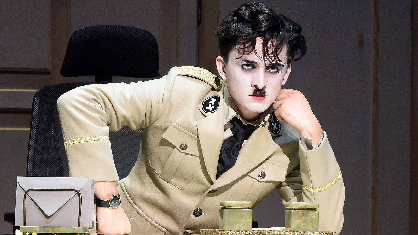 Koldus és királyfi, borbély és diktátor, szatíra és kritika – A diktátor