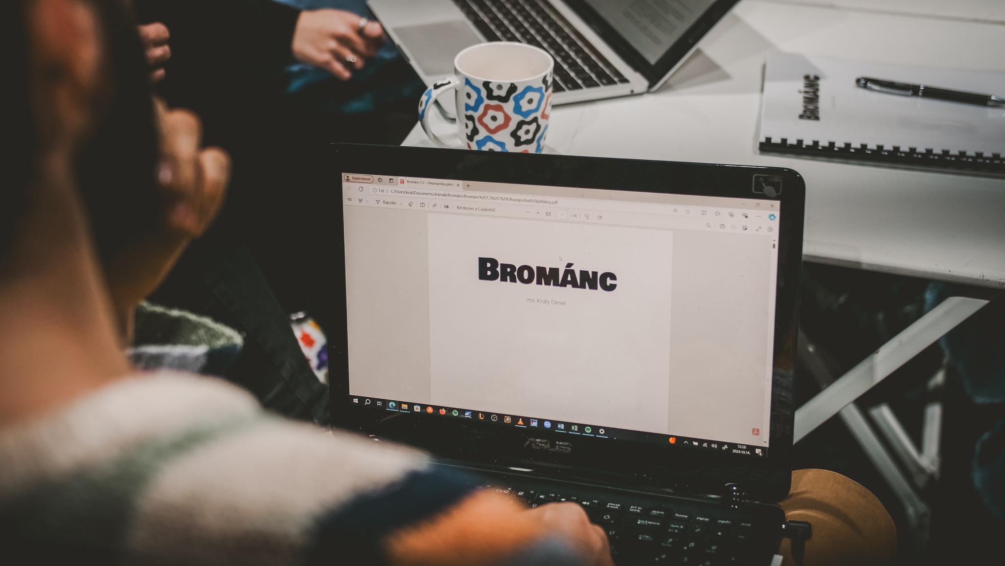 Nők a férfi barátok közt – Brománc