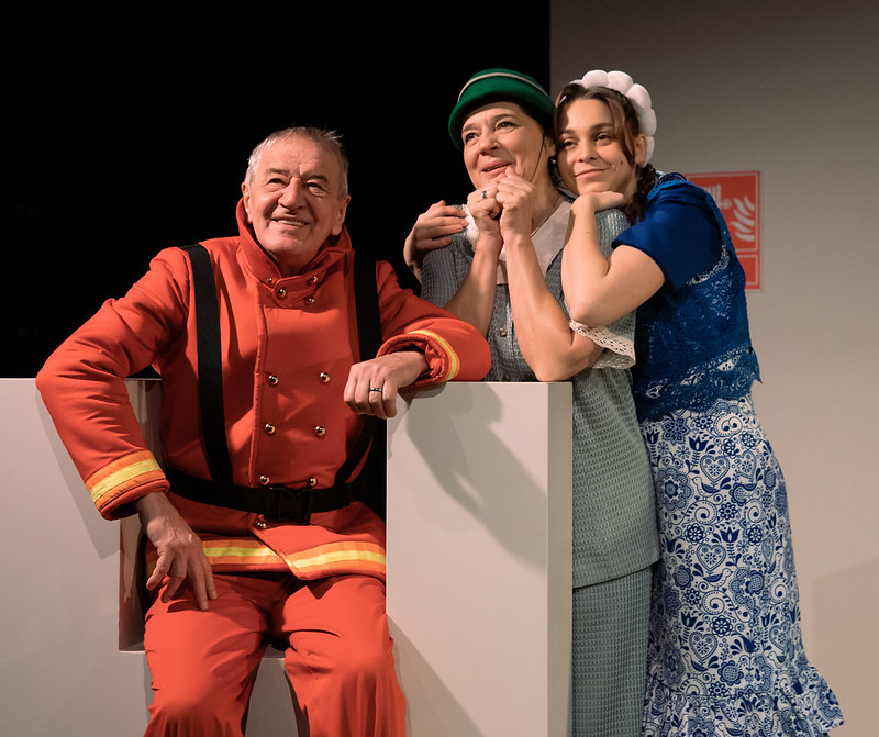 Sisak, zseblámpa és margóvágó – Tóték