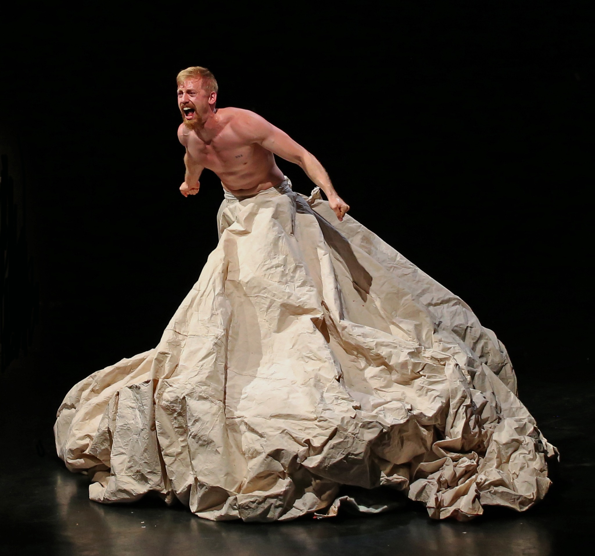 Emberek nélkül nincsenek istenek – Leláncolt Prométheusz