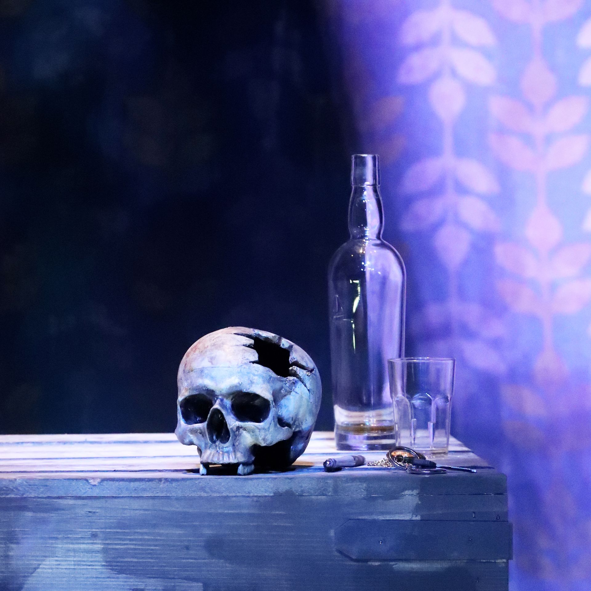 A koponya szatirikus rejtélye