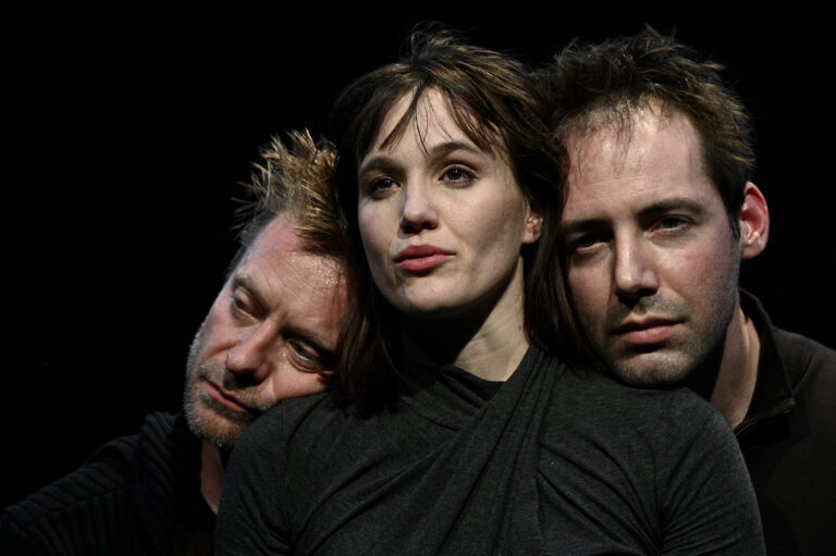 Hazugságok a rideg bosszú árnyékában – Hűtlenek